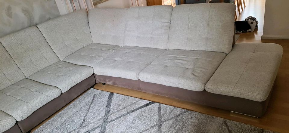 Ein Winkelsofa in Lütjenburg