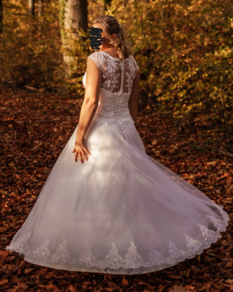 Hochzeitskleid 38/40 Brautkleid mit Ärmel in Grub a. Forst