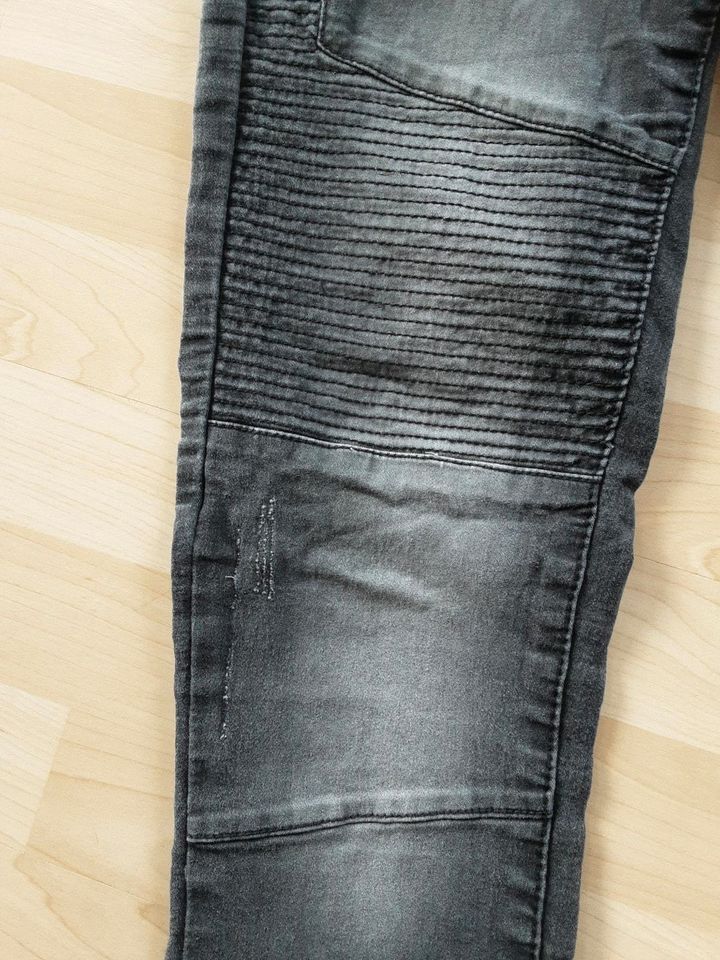 Jeans im Biker Style Größe 170 *NEUWERTIG* in Lehrte