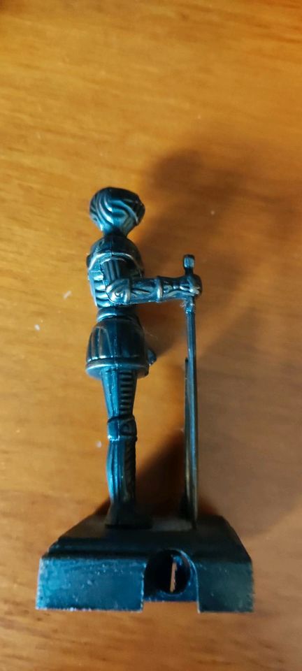 Ritter Bleistiftspitzer Bronze Miniatur Vintage in Gladenbach