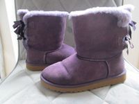 UGG MINI BAILEY BOW Boots 2 Schleifen lila Gr.34 Lammfellstiefel Hessen - Neu-Isenburg Vorschau