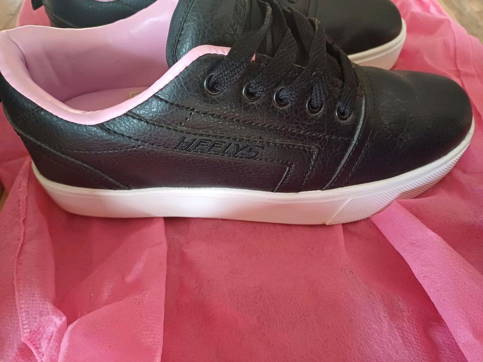 Heelys Schuhe mit Rollen Gr 38 in Pohlheim