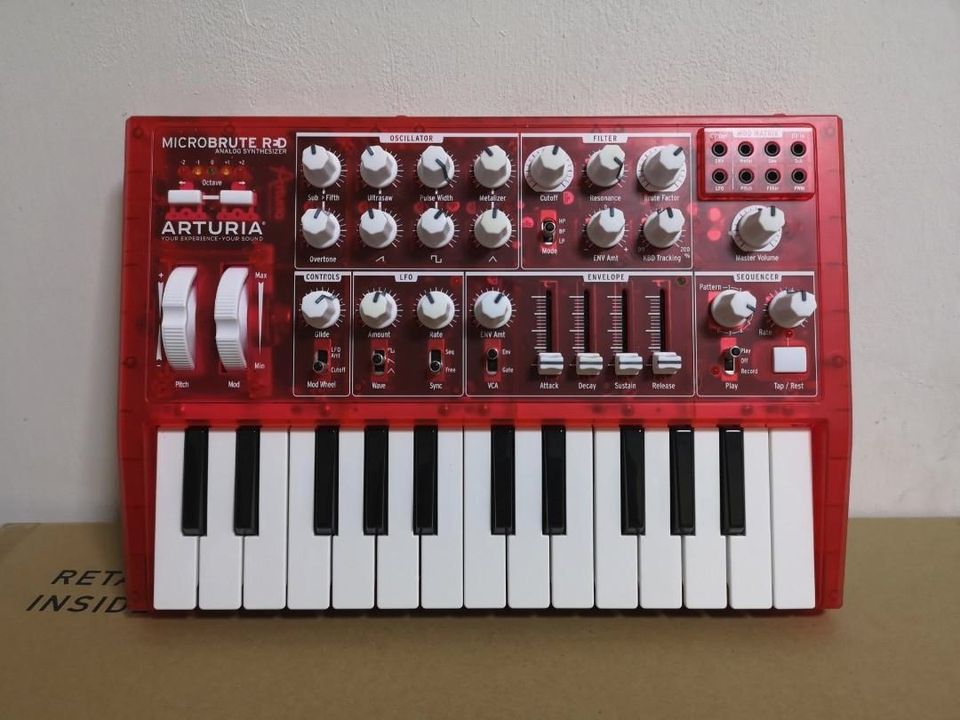 Arturia Microbrute RED Limited Edition in Essen