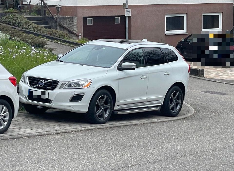 Volvo XC60 2.4 D5 R-Design 215PS AWD in Rudersberg