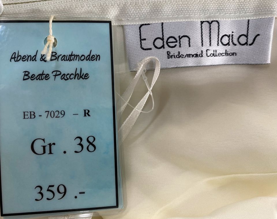 25 Stk. Brautmode Brautkleider Mix, Großhandel Textilien für Wiederverkäufer Restposten kaufen in Tanna