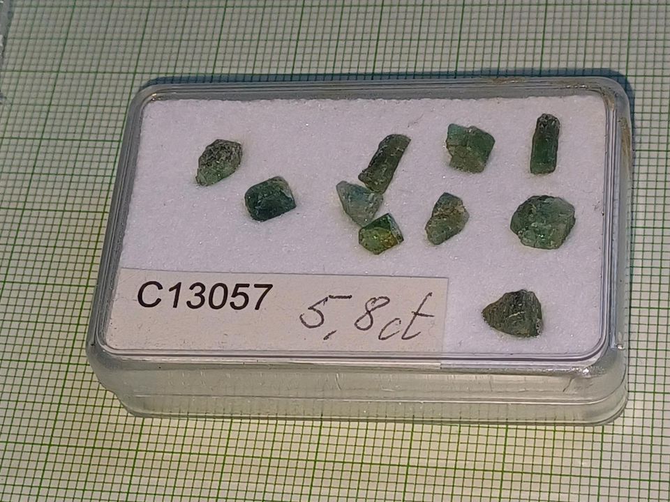 10 kleine Smaragde zusammen ca.5,8 ct. In Box in Dortmund