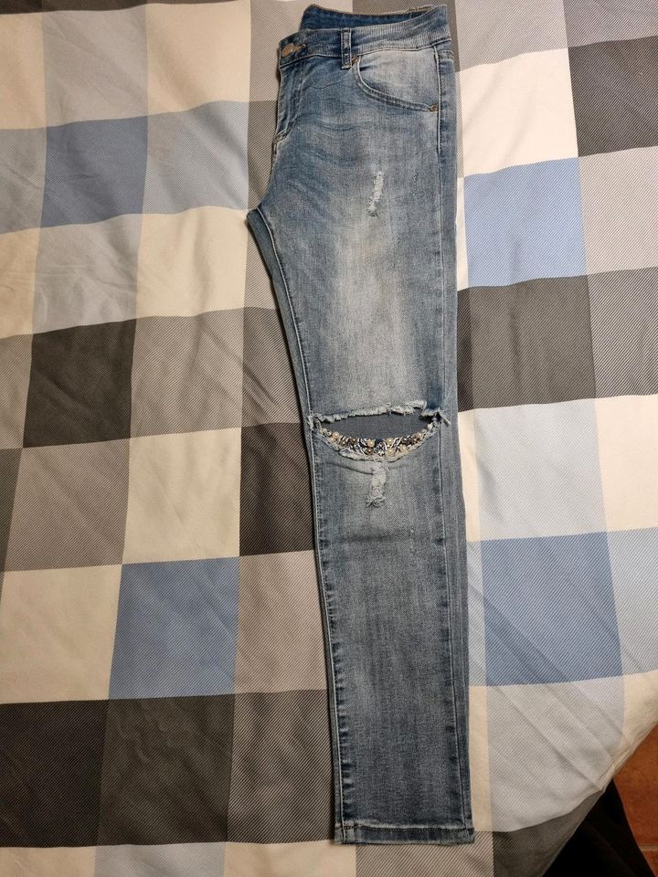 Damen Jeans Größe L mit Perlenverzierung am Knie My Hailys in Zell unter Aichelberg