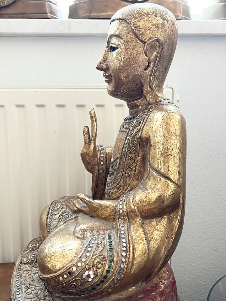 Wunderschöner Holzbuddha mit Blattgold aus Thailand. 46cm in Neufahrn