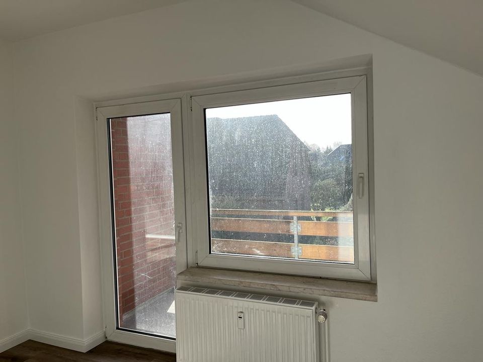 Helle 3-Zimmerwohnung mit Balkon und modernen Duschbad in Pinnow