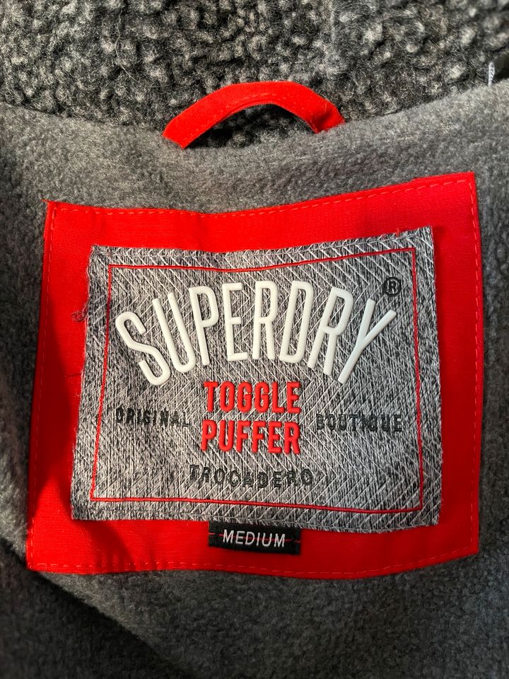 Superdry Jacke Winterjacke Damen - Rot - Größe M - Neuwertig in Dürrwangen