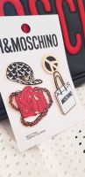 Moschino TV H&M Pins Buttons Anstecker Brosche Peace Cap Tasche Nordrhein-Westfalen - Mönchengladbach Vorschau