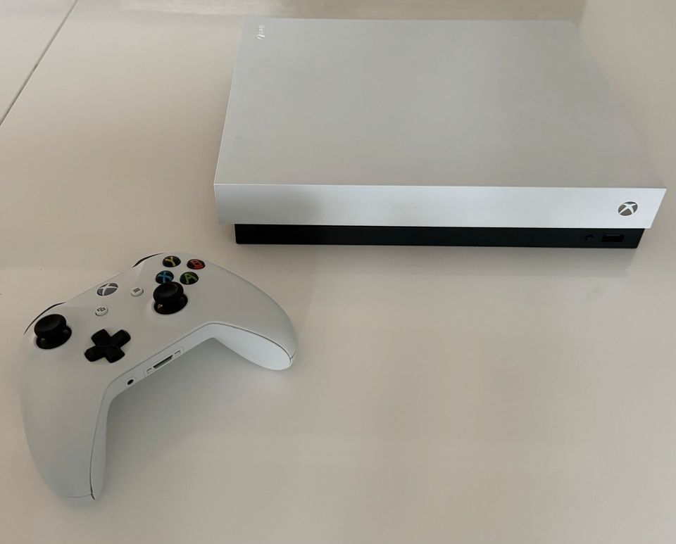 Microsoft Xbox One X 1tb, weiß in Hamburg