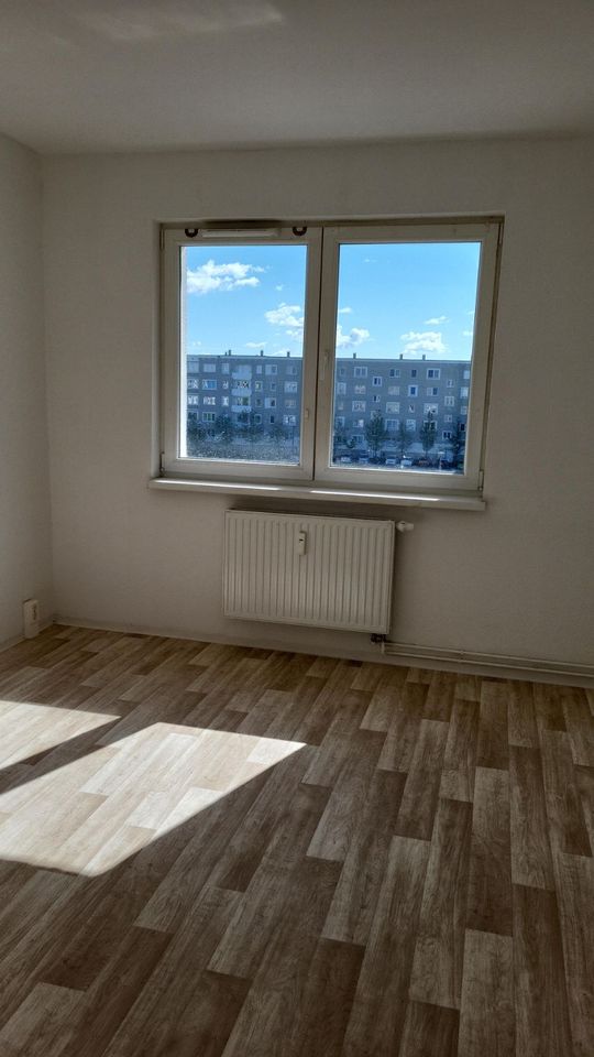 ** ruhig gelegene 3 Raum Wohnung ** Badewanne ** 3.OG ** in Schwerin