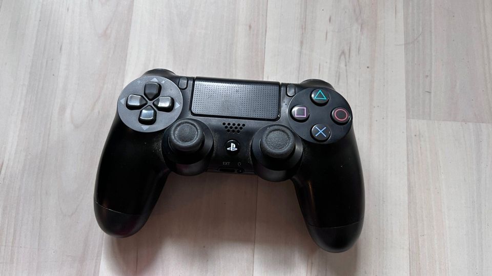 Sony Playstation 4 (500 GB) mit 7 Spielen + 1 Controller in Weilmünster