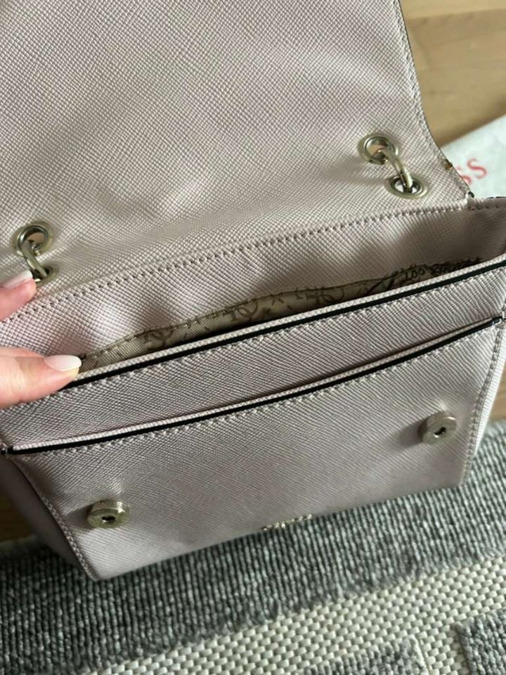 Elegante Guess Handtasche – Kaum benutzt mit Staubbeutel in Hannover