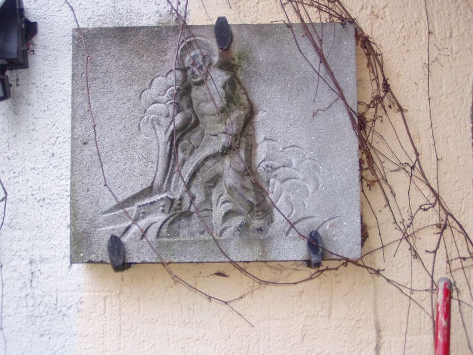 Artur Sansoni Steinrelief Steinfachschule in Wunsiedel