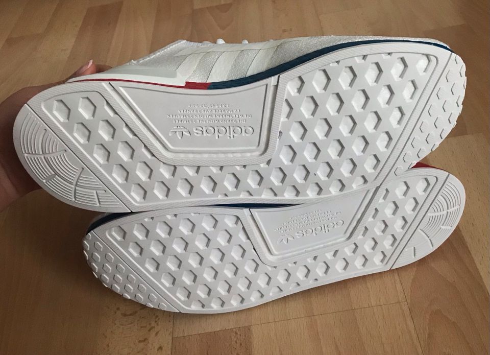 Adidas NMD R1 V2 Weiß mit rot-blauer Sohle Gr. 46 in Baden-Württemberg -  Weinstadt | eBay Kleinanzeigen ist jetzt Kleinanzeigen