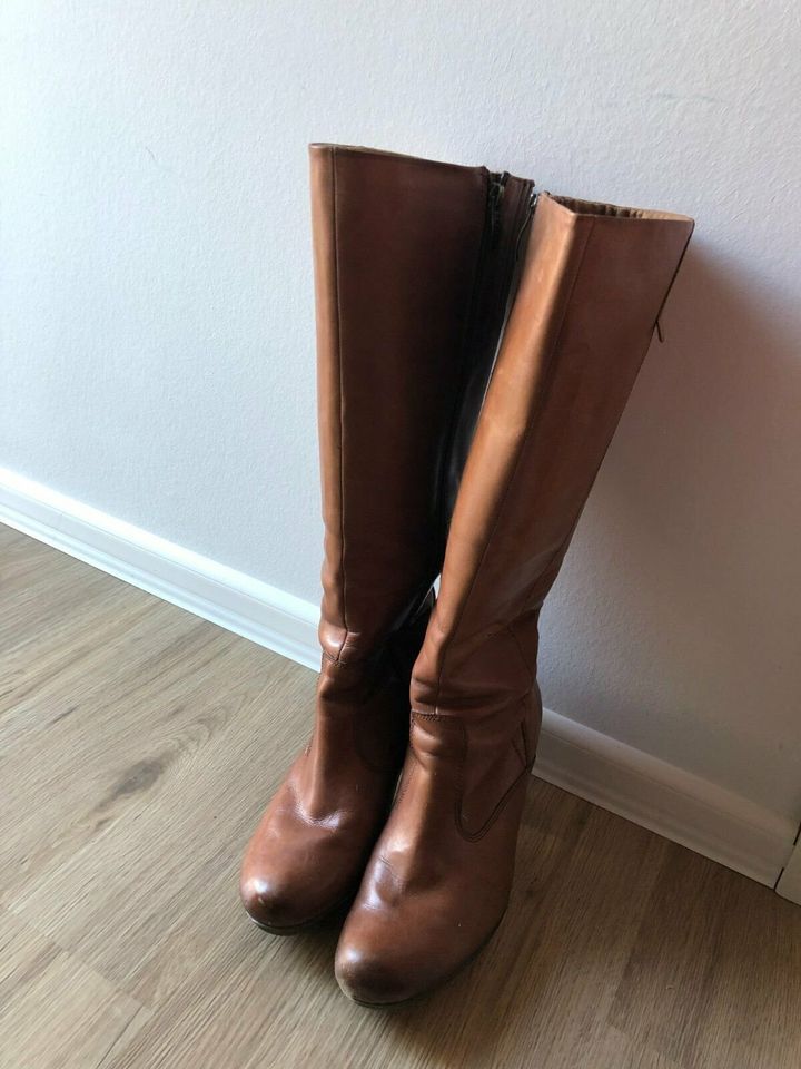 Tamaris Stiefel braun Gr. 41 Leder in Niederzimmern