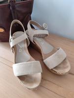 Unisa Sandalen Sandaletten Sommer beige Leder Plateau 40 Niedersachsen - Vechelde Vorschau