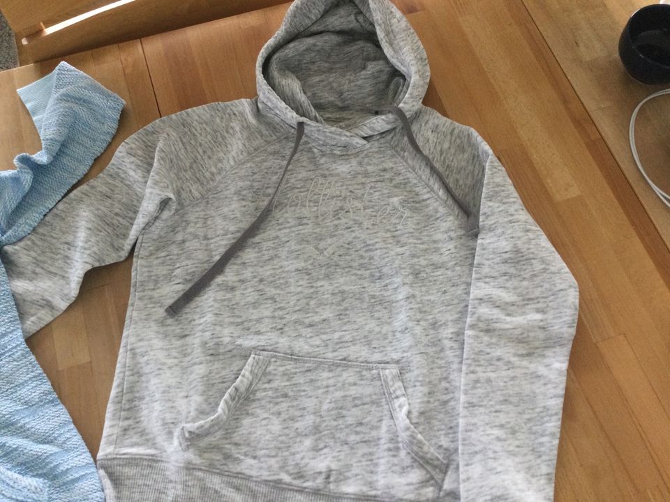 Drei Hollister Hoodies Kapuzen Pullis Gr. XXS, XS, S, 158-164 in Frankfurt am Main