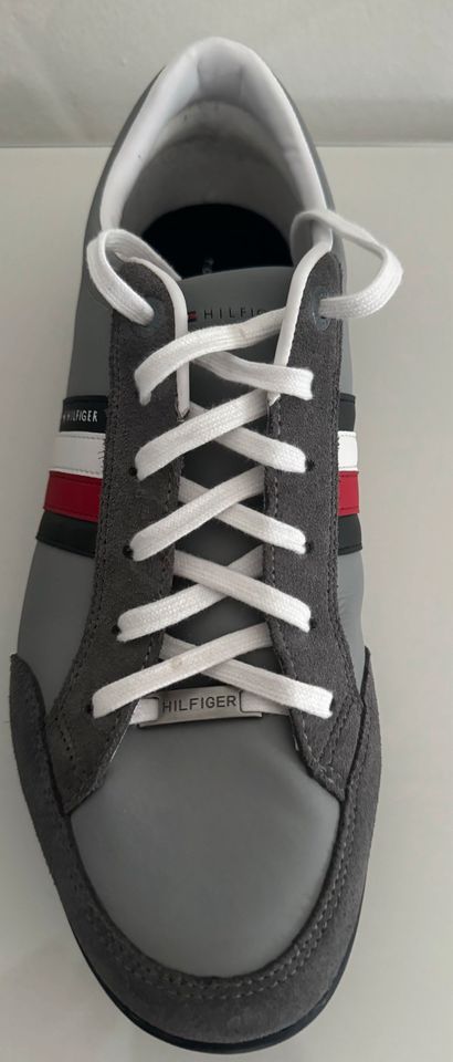 Tommy Hilfiger Sneaker Gr. 44 neuwertig in Wiesentheid