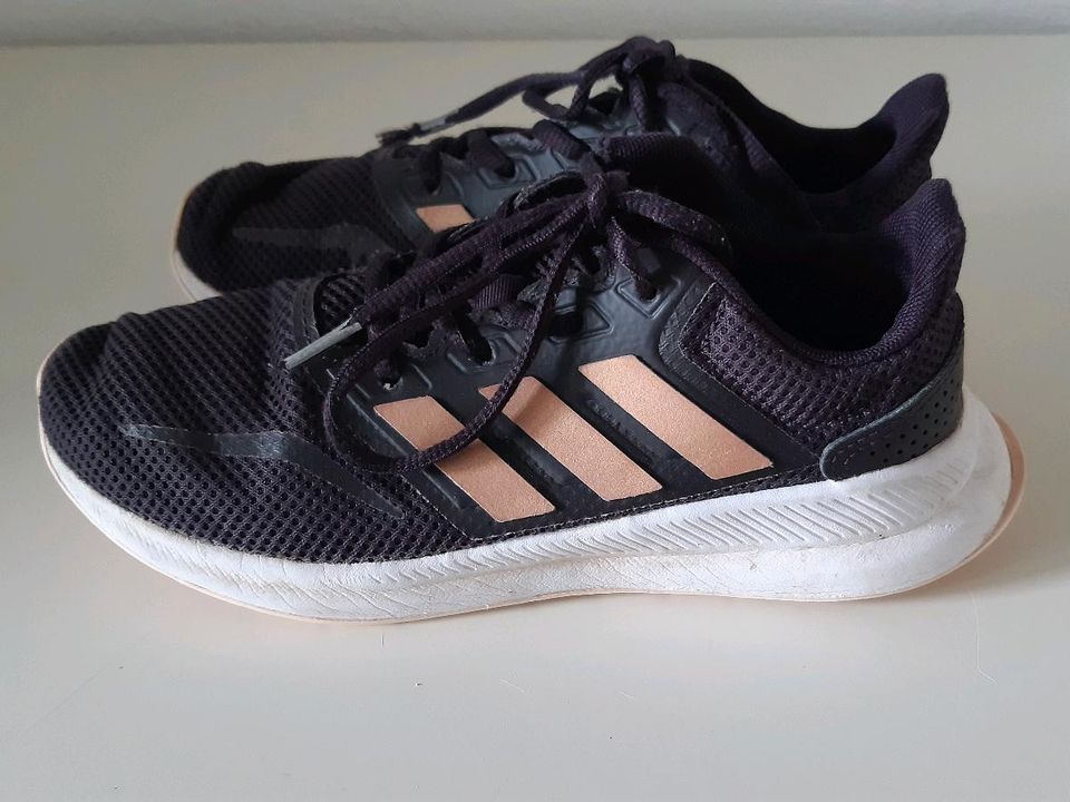 Lila Adidas Turnschuhe Gr.35 in Stuttgart