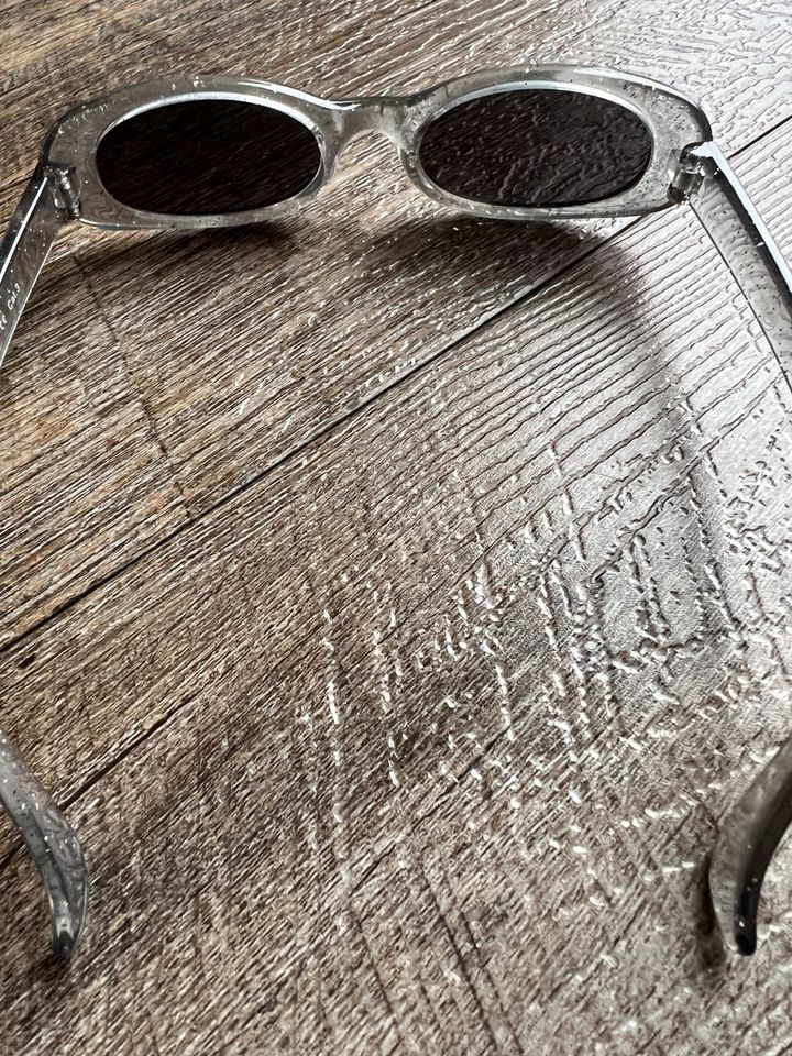 Kinder Sonnenbrille UV Schutz grau schwarz 3-6 Jahre.Mödchen in Altenholz
