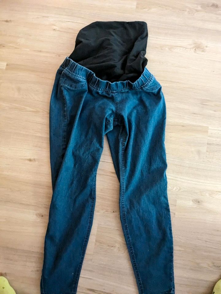 Neuwertige Zizzi Umstands Jeans in Wiesbaden