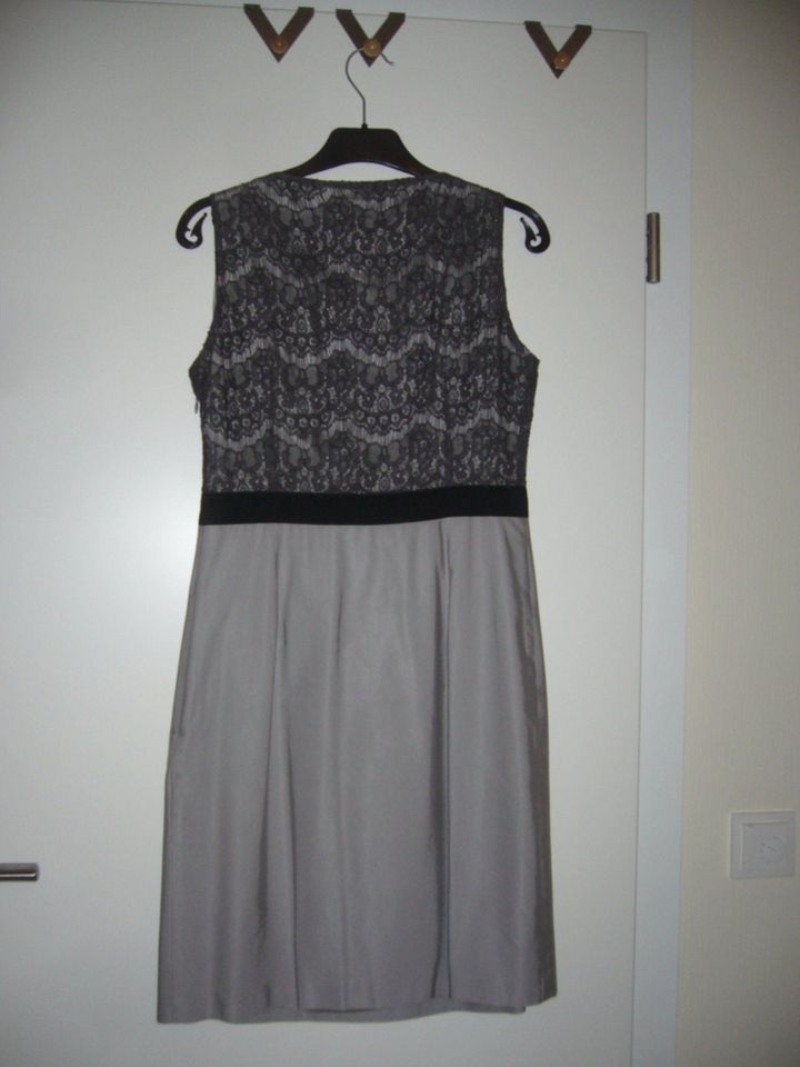 tolles Kleid 1.2.3 Gr 36 m. Spitze silbergrau UN DEUX TROIS 1-2-3 in Eltville