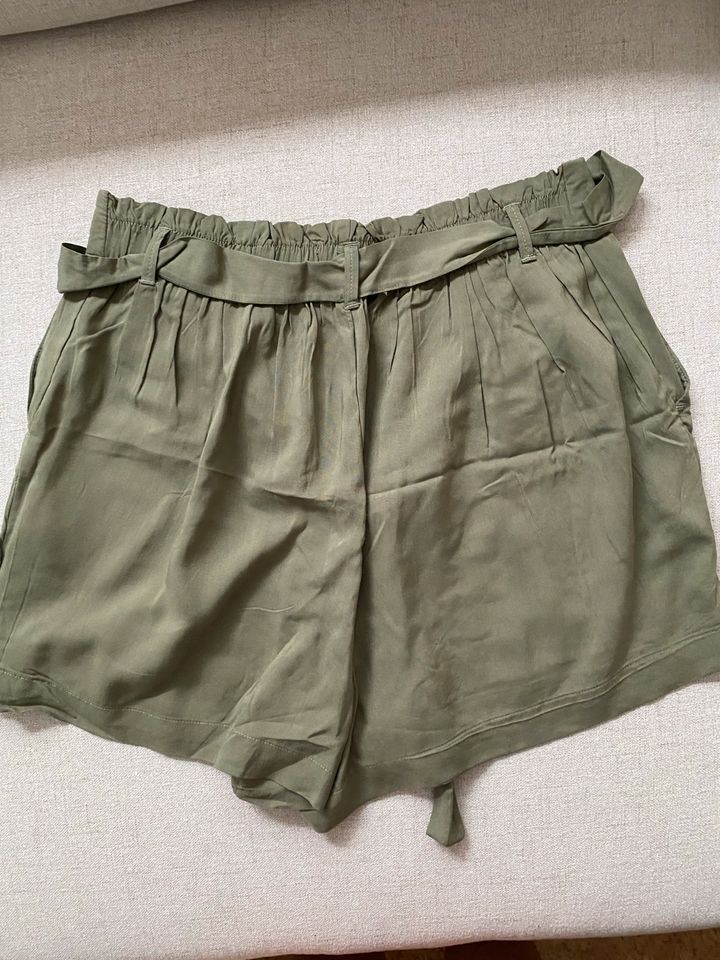 Shorts Gr. 38/40 Neu mit Etikett in Hattingen