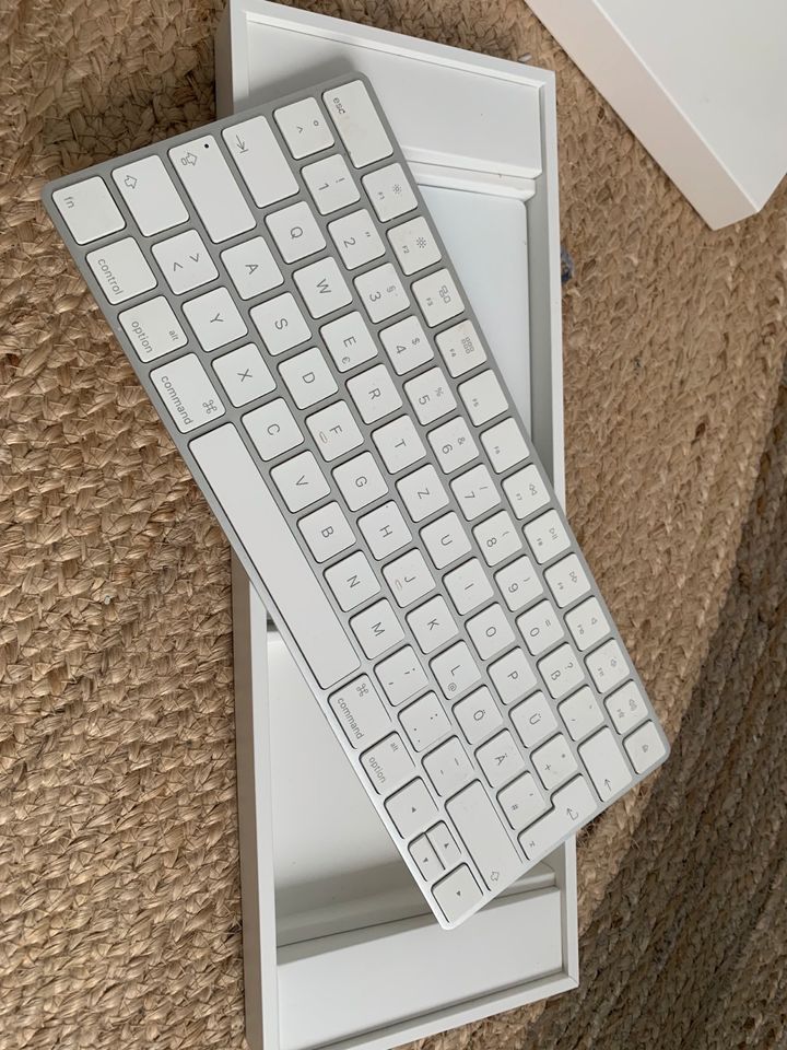 iMac 21,5" (3,1 GHz Intel Core i5, 16GB), inkl. Zubehör in Westerstede