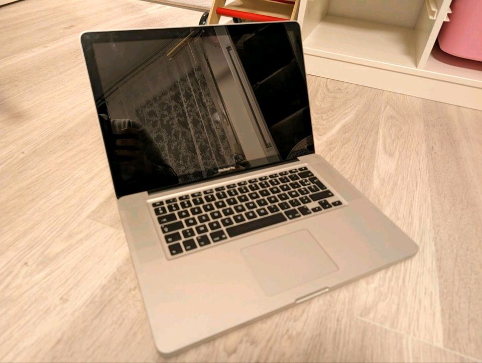 Apple MacBook Pro 15 Zoll i7 in Sulzbach an der Murr