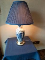 Vintage, Lampe, Blumen, Tischlampe  aus Porzellan, blauer Schirm Nordrhein-Westfalen - Welver Vorschau