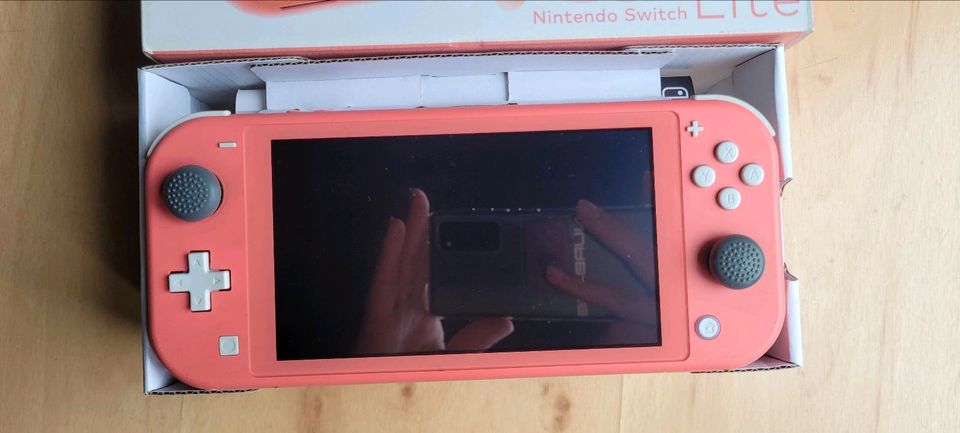Nintendo Switch lite rosa inklusive Zubehör in Hürth