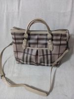 Schöne neuwertige Burberry Umhängetasche / Handtasche Bayern - Essenbach Vorschau