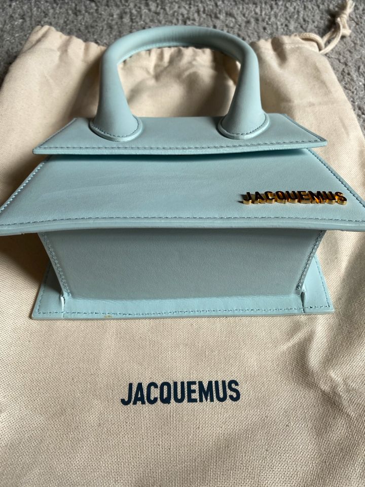 Jacquemus Le Chiquito Moyen Handtasche in Leipzig