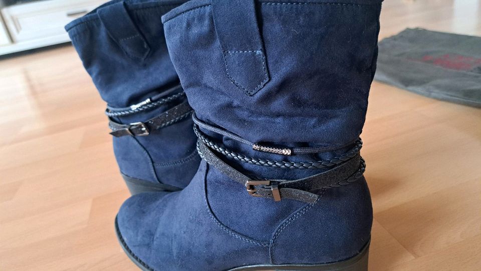 Stiefel, Boots, Stiefeletten 39 in Elmshorn