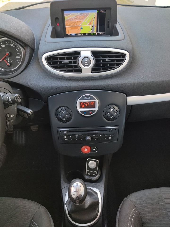 Renault Clio*Klimaautomatik*Navigation*Anhängerkupplung* in Berlin