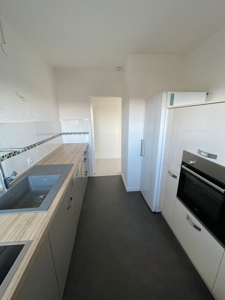 Renovierte 3 Zimmer Wohnung mit 2 Balkonen+EBK+TG Platz in Whm in Weinheim