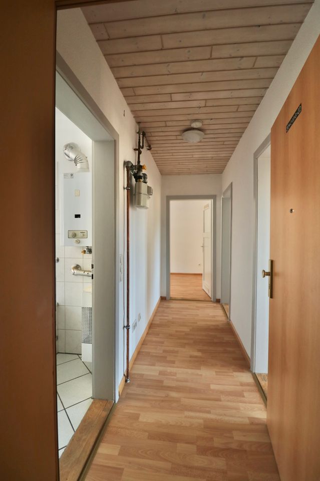 Gut geschnittene 4-Zimmer Wohnung mit Balkon in schöner Lage von Hausen in Hausen