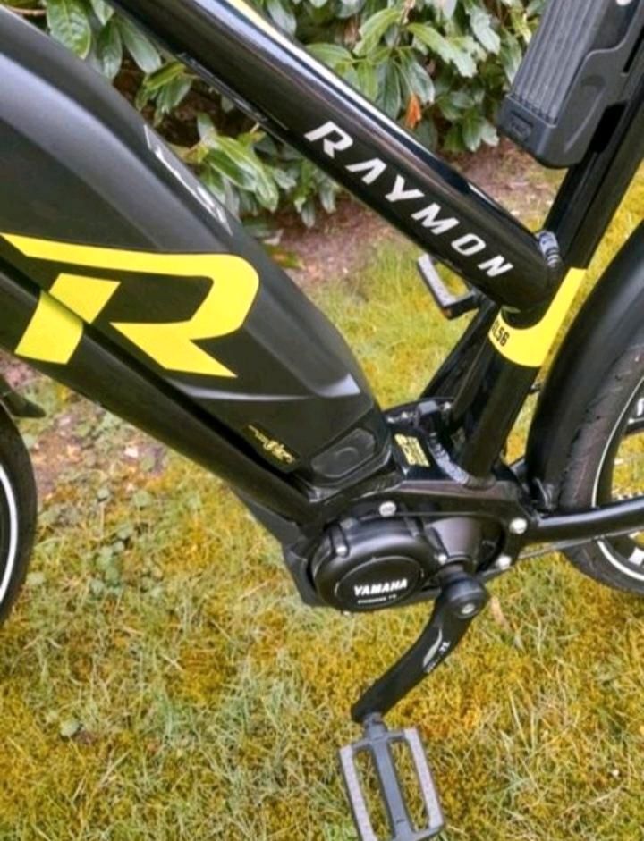 Raymon Trekking E Bike Fahrrad Yamaha Mittelmotor 27,5 Zoll in Preetz