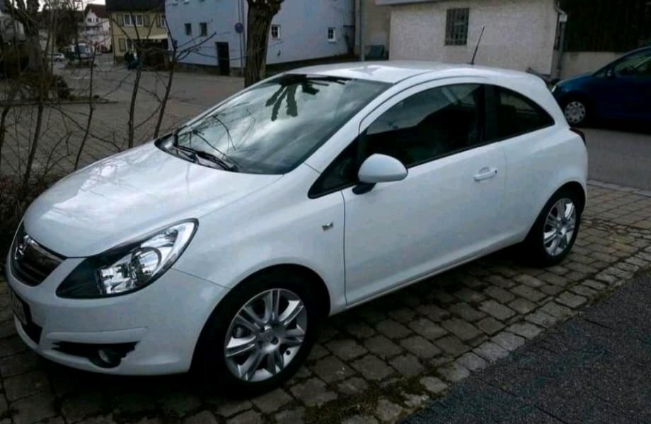 Opel Corsa D Jubiläums Paket 1,4 l in Herrenberg