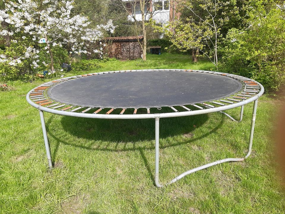 Trampolin groß in Hamburg