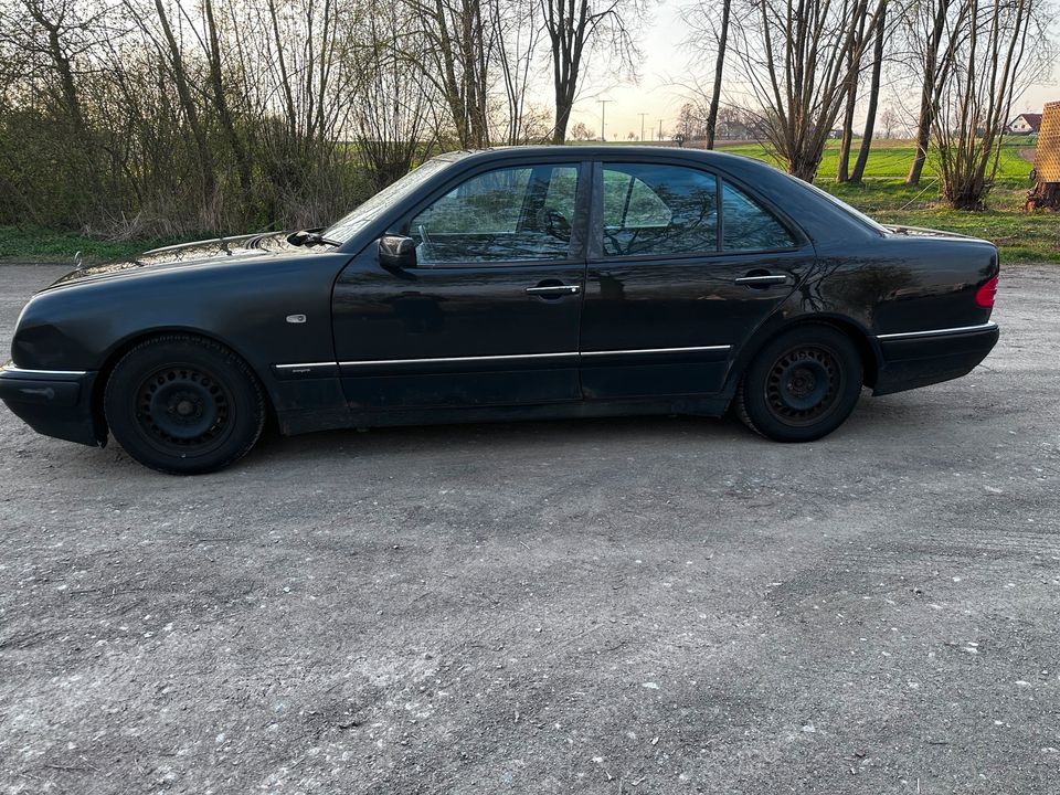 Mercedes Benz E200 in Großostheim