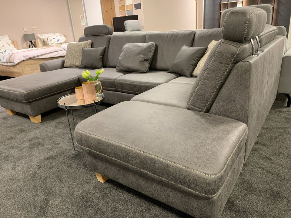 Sofa / Wohnlandschaft / U-Garnitur / Couch in Westoverledingen