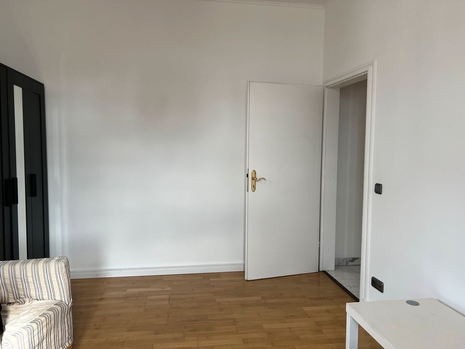 ILIEV IMMOBILIEN: Möbliertes und gut gelegenes WG-Zimmer mit schönem Ausblick in BOGENHAUSEN / AM PRINZREGENTENPLATZ in München
