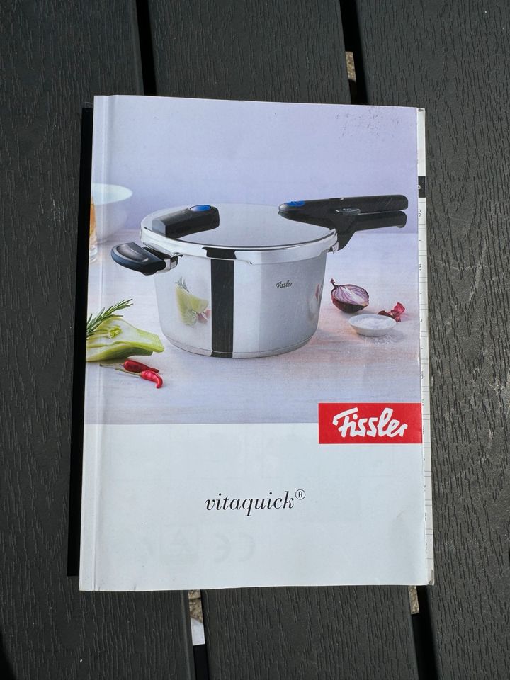 Fissler Vitaquick Schnellkochtopf 3,5l in Meldorf