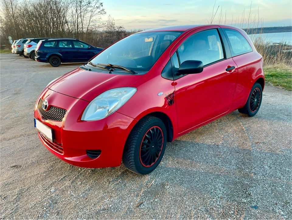 Toyota Yaris 1.3 - PDC - Rückfahrkamera - Tüv 12/25 in Mücheln (Geiseltal)