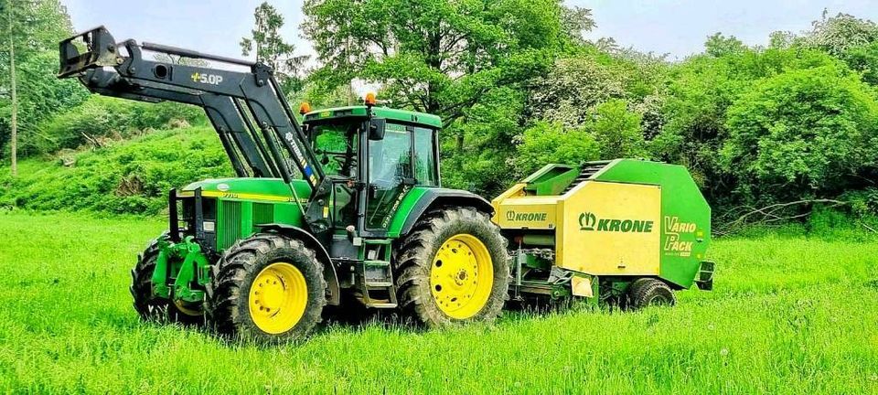 Lohnpressen, Heu, Stroh, Rundballen, John Deere, Krone VarioPack in Rieden