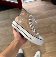 Converse Platform Braun 37.5 mit Blumen Motiv NEU Nordrhein-Westfalen - Dülmen Vorschau